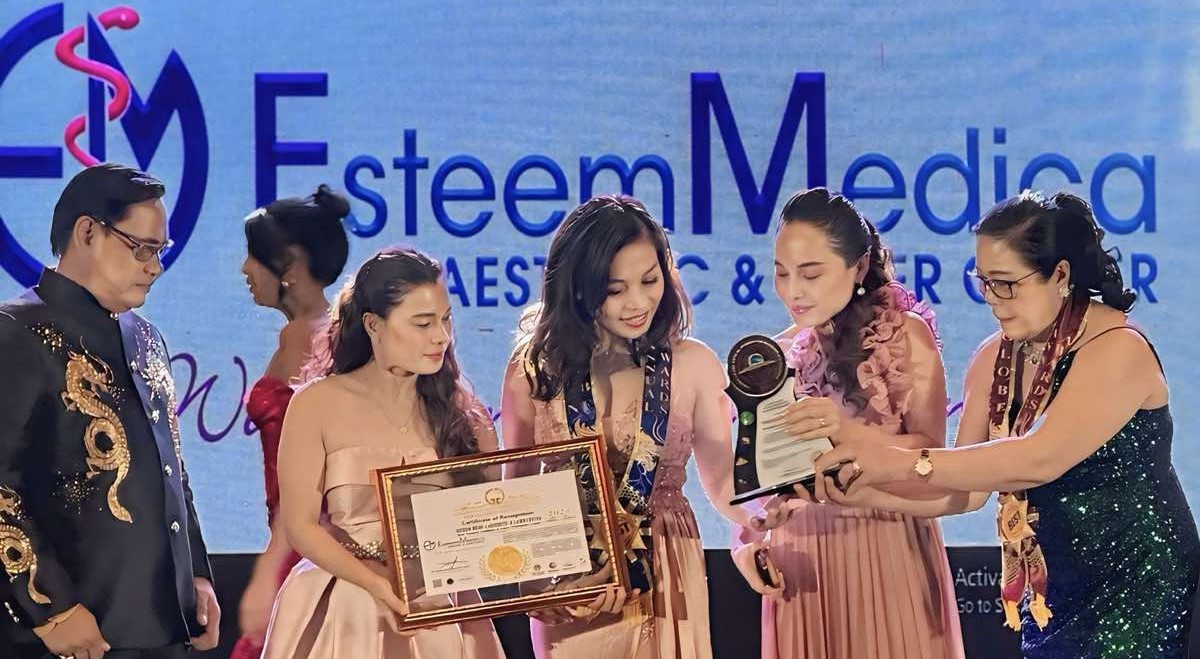 Esteem Medica team with Golden Globe Award Certificate of Recognition